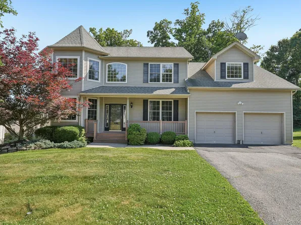 110 Winding Brook Court, New Windsor, NY 12553