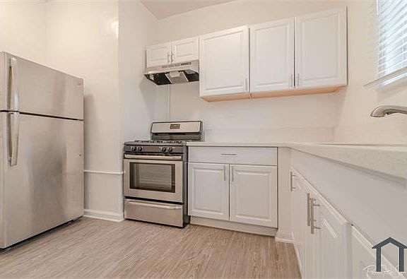 5th image of 130 N Westmoreland Ave APT 207