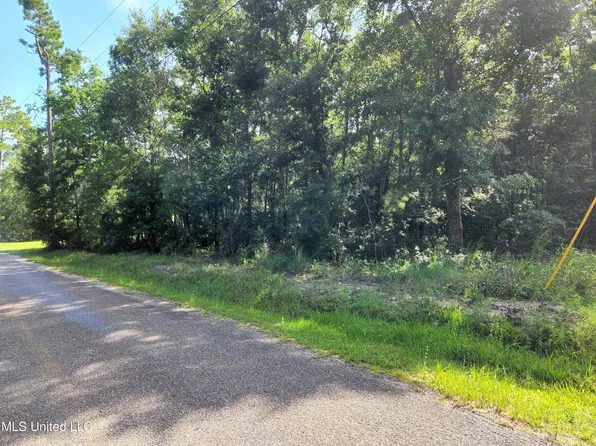 10019 Oliver St, Bay Saint Louis, MS 39520