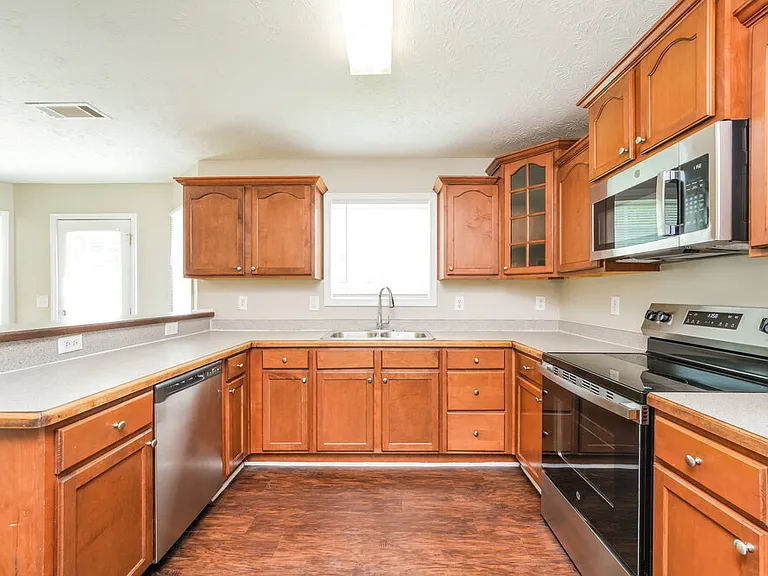 235 Shadowbrooke Cir — Photo 9