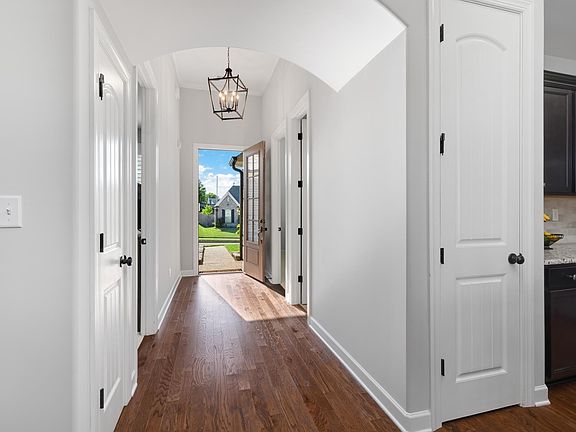 3rd image of 2272 Applemill Dr