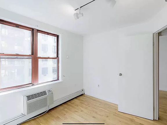 3rd image of 190 E 7th St APT 213