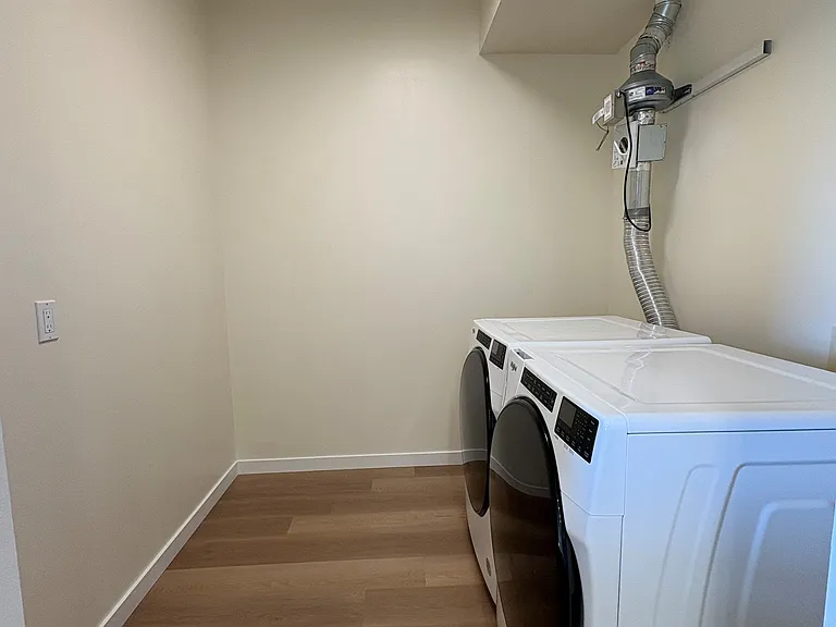 Library Place Apartments — Photo 24