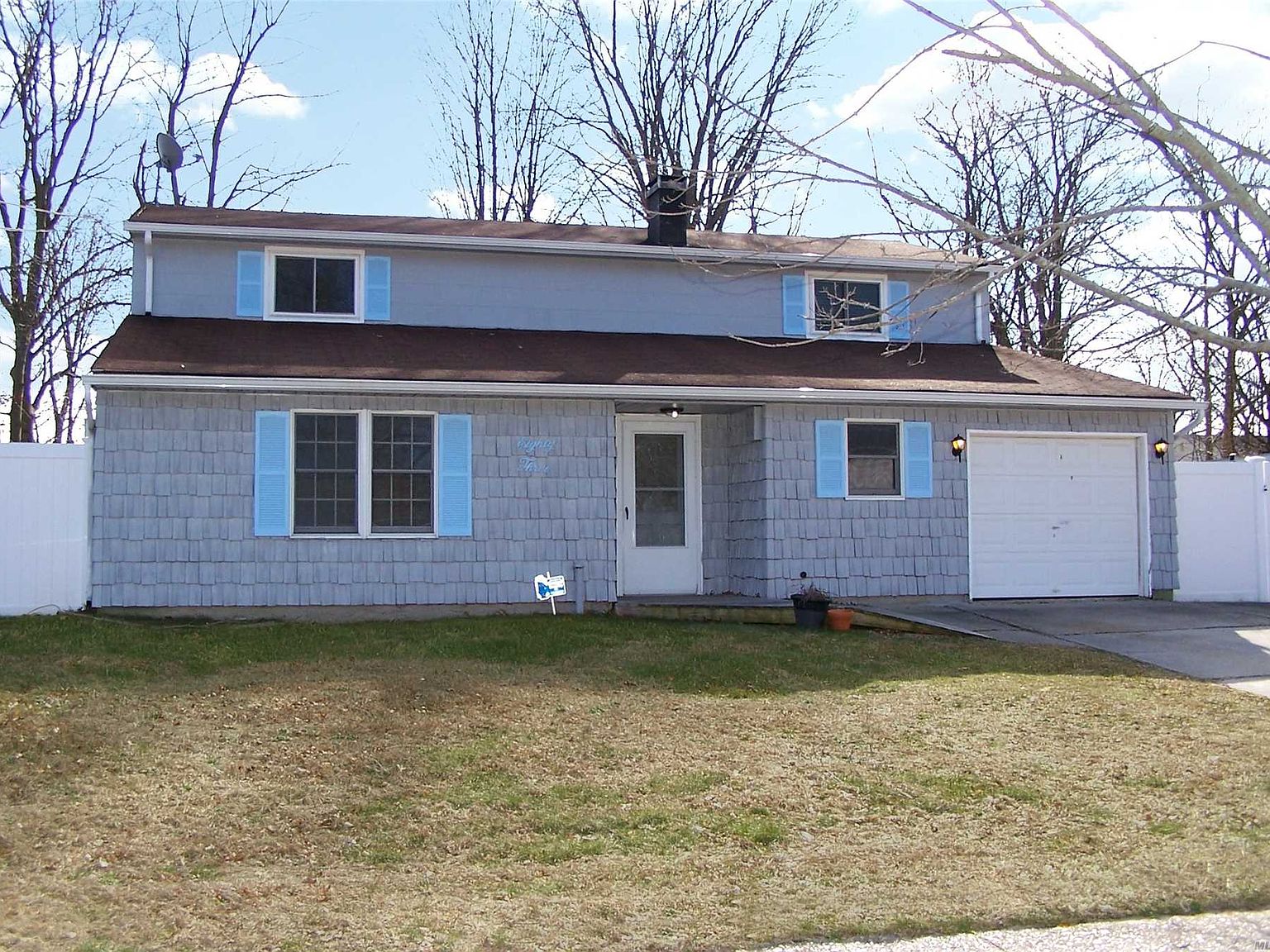 83 Holiday Park Dr, Centereach, NY 11720 Zillow