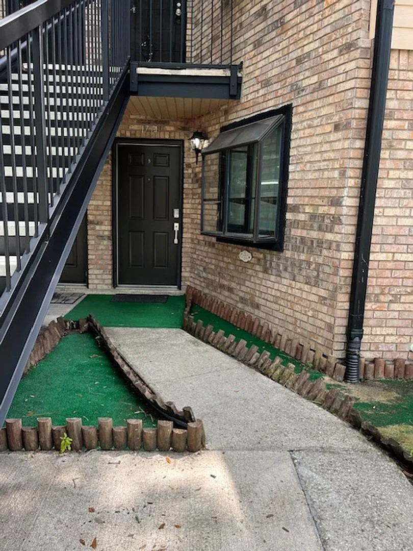 2 bed, 2.0 bath, 938 sqft, $1,450 — Photo 2