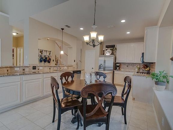 3rd image of 2165 Garden Crest Dr