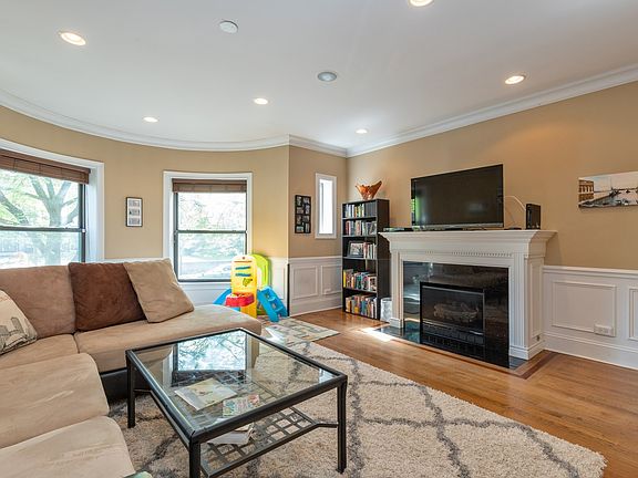 2nd image of 5014 S Blackstone Ave APT 1N