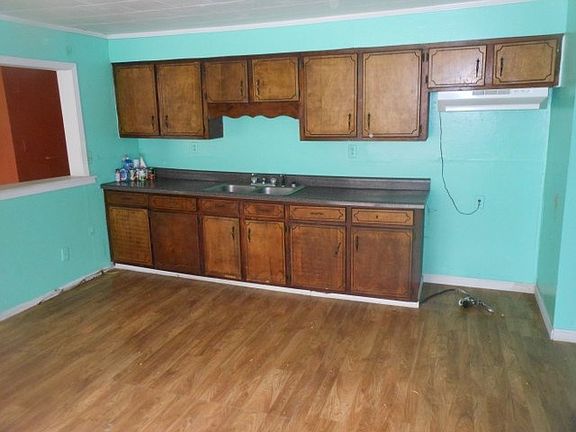 5th image of 251 Cypress Ave