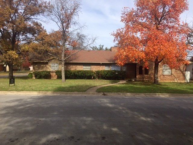 1st image of 301 E Glendale St