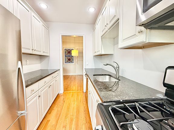 5th image of 70 Strawberry Hill Ave APT 3-2D