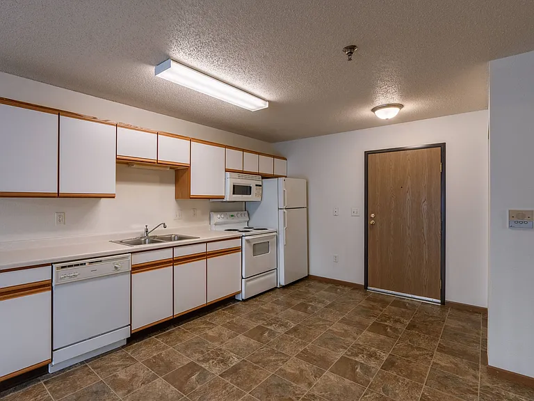 Fargo, ND Lake Crest Apartments | Kitchen