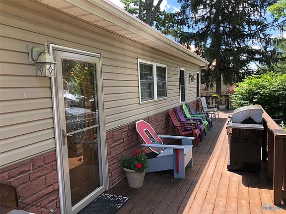 3rd image of 164 Lakeshore Dr