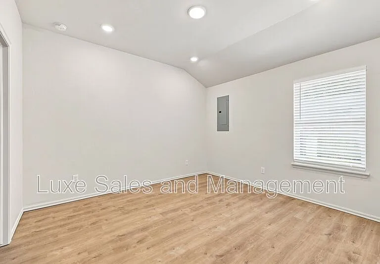 8012 NW 110th Dr — Photo 13