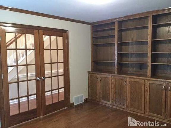 2nd image of 1686 Bridle Glen Ln