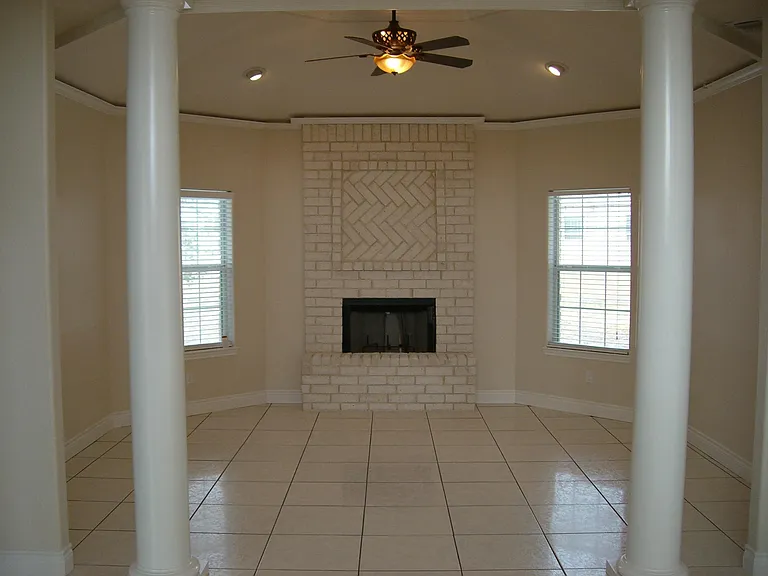 306 Mountain View Dr — Photo 3