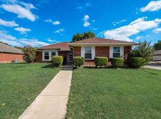 7700 Pear Tree Ln, Watauga, TX 76148