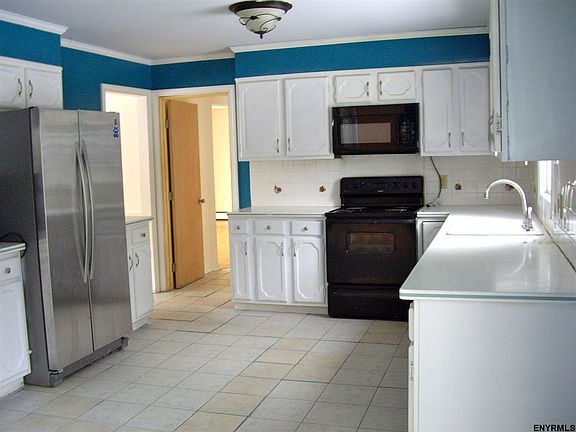 2nd image of 1 Northeast Ln