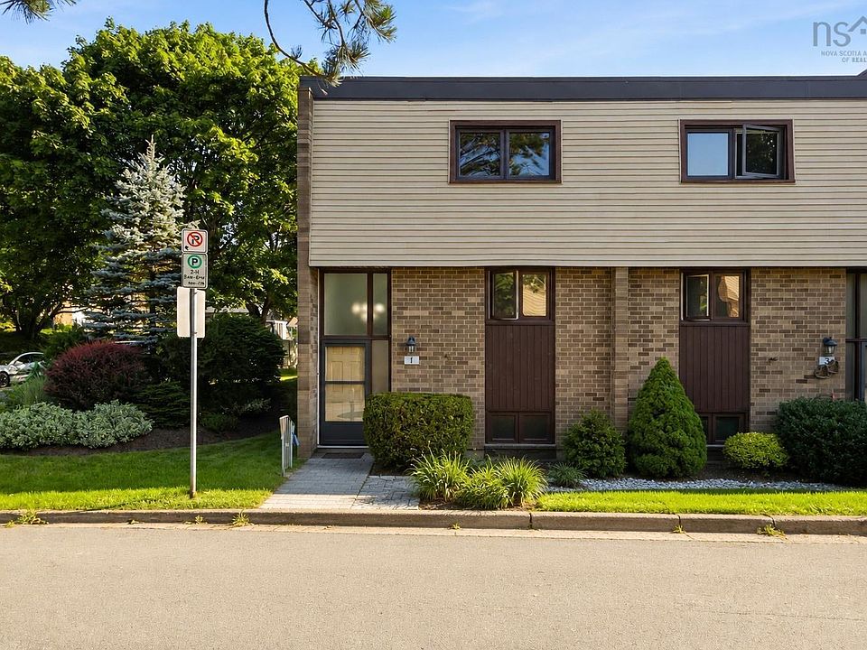 1st image of 1 Forestside Cres