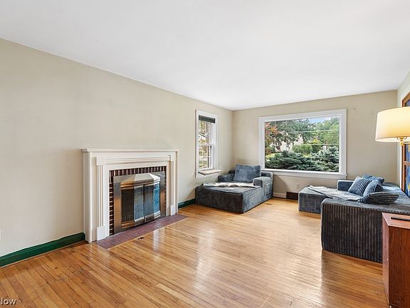 4th image of 1904 Lincoln Way E