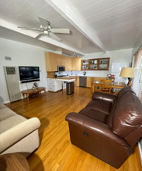 402 Pine St — Photo 4