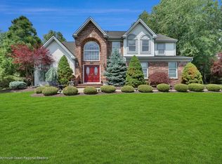 37 Hampton Hollow Dr, Millstone Township, NJ 08535