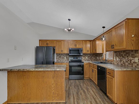 5th image of 445 13th Ave S