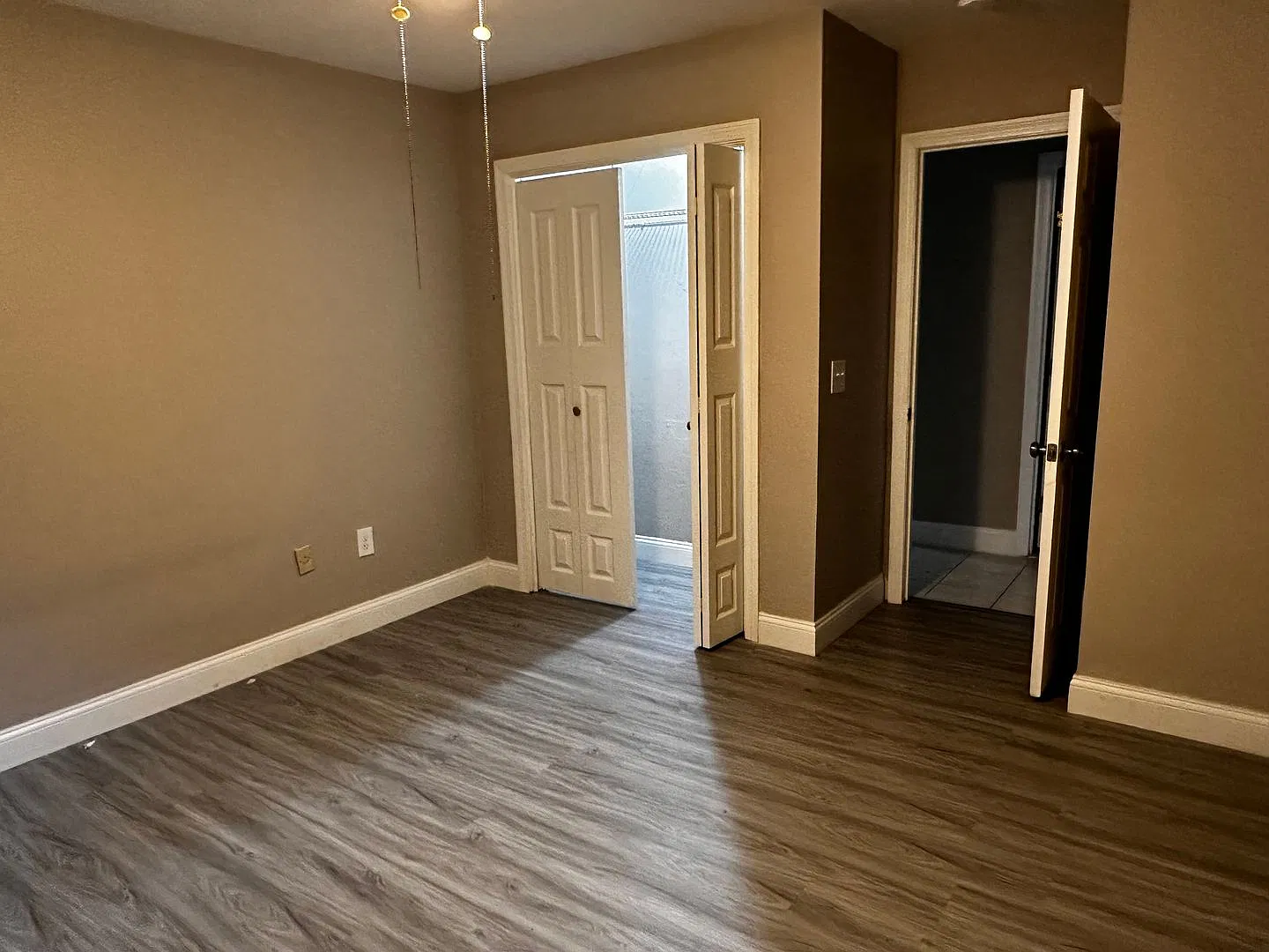Spacious 2 Bed/1.5 Bath in Cranston! — Photo 4