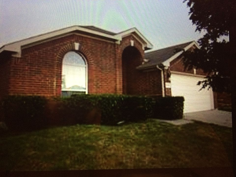 spacious home in beautiful neighborhood