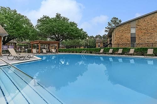 1st image of 3910 Treadway Rd #611