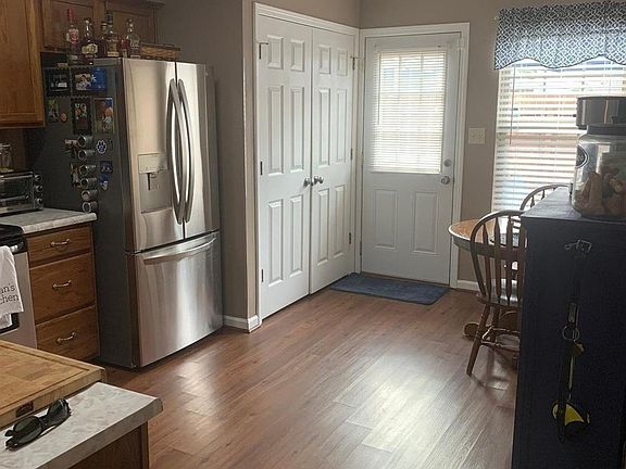 3rd image of 821 Statesman Way
