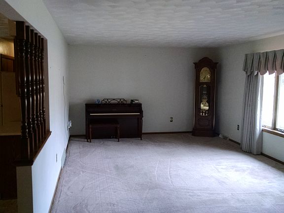 Living room - 13'x23'