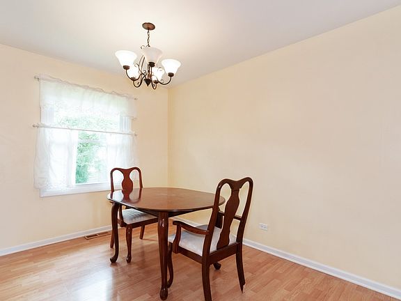 5th image of 1470 Hillcrest Ave