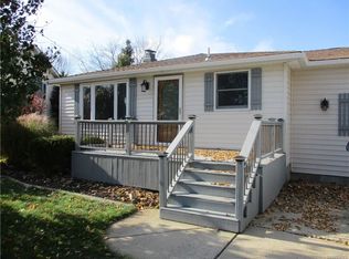 3913 Sharondale Dr, Hamburg, NY 14075