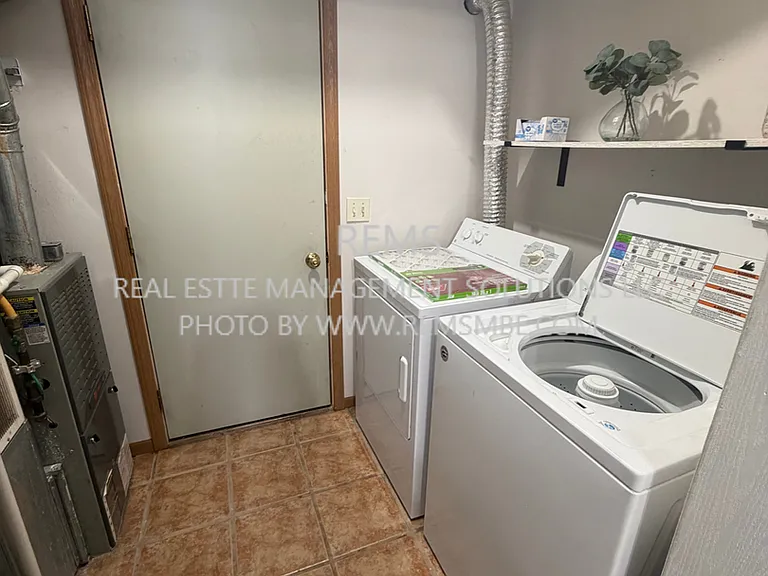 815 Island Ct #1 — Photo 4