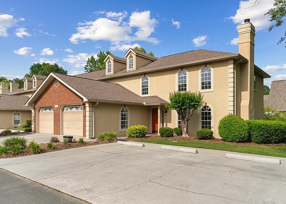 1st image of 1702 White Oak Ln