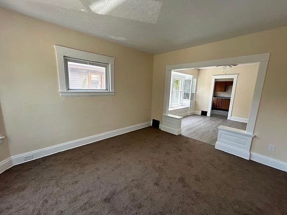 4th image of 2990 E 130th St