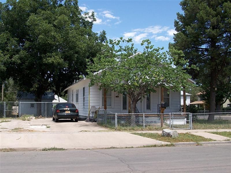 1st image of 525 E 4th St