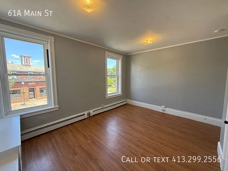 Two Bedroom Apartment in the Heart of Downtown Amherst! — Photo 4