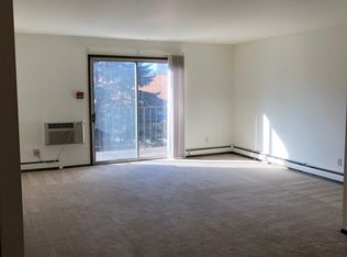 5900 W Lucerne Ct #8, Mequon, WI 53092