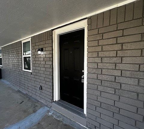 4th image of 1222 W Brooks St