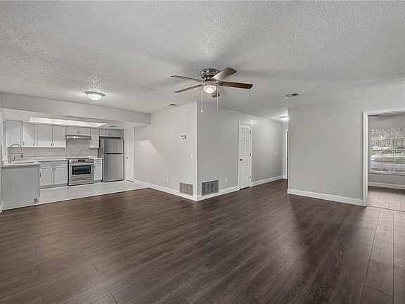 4th image of 6421 Sardina Blvd
