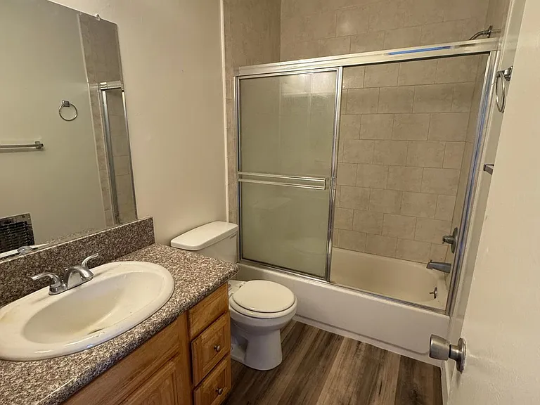 18606 Collins St #8 — Photo 8