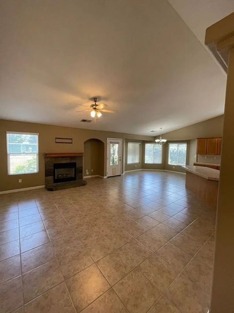Home in Summit Estates! — Photo 4