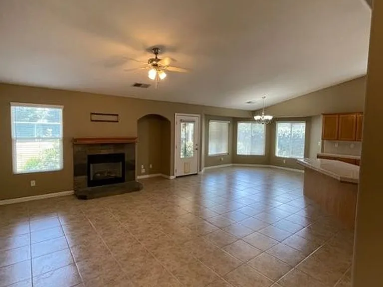 236 S Argyle Pl — Photo 4