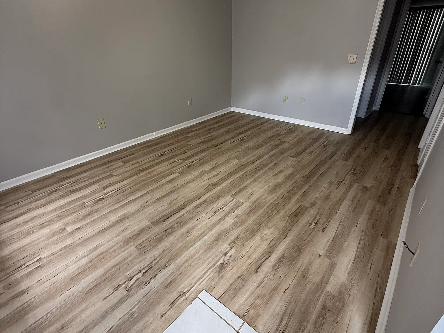 2 bed, 936 sqft, $1,200 — Photo 2