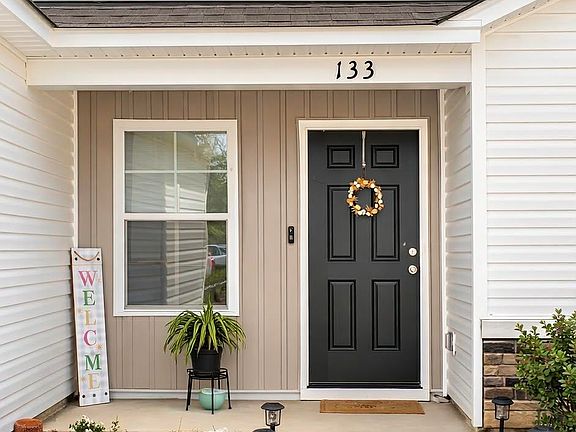 2nd image of 133 Findlay Cir