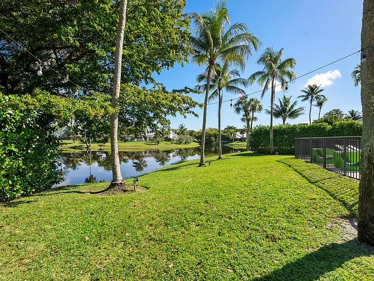 2245 SW 16th Pl — Photo 38