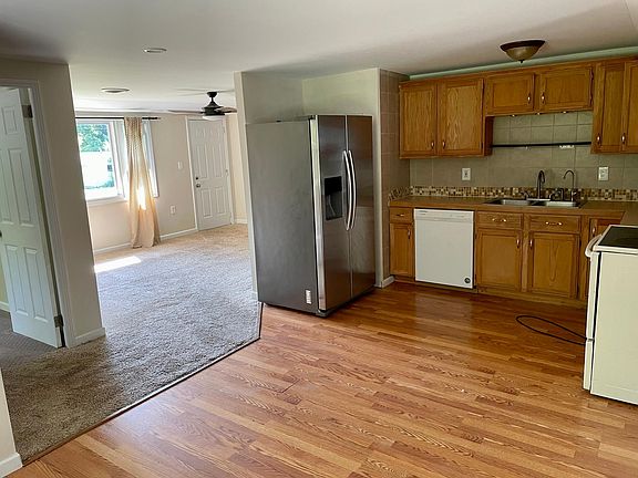 4th image of 823 Oak Park Dr