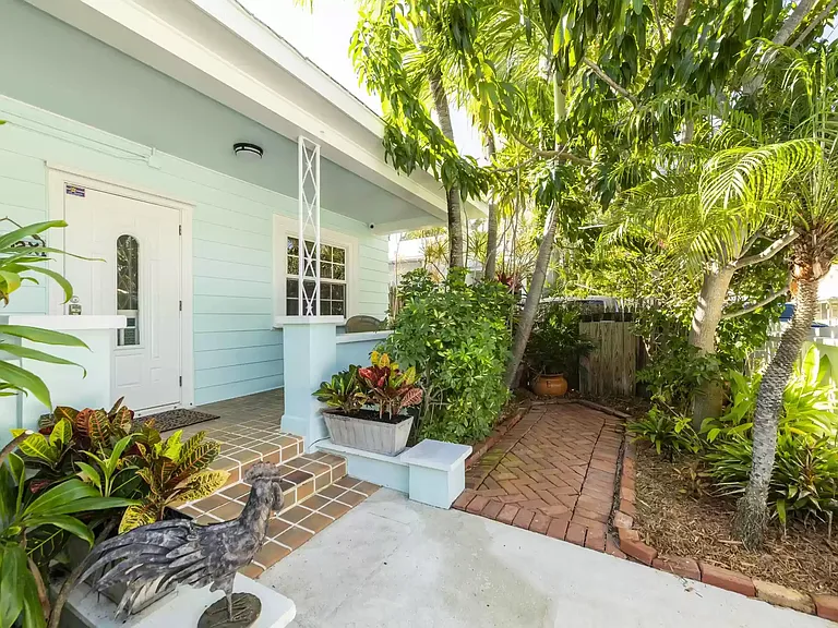 408 Amelia St — Photo 16