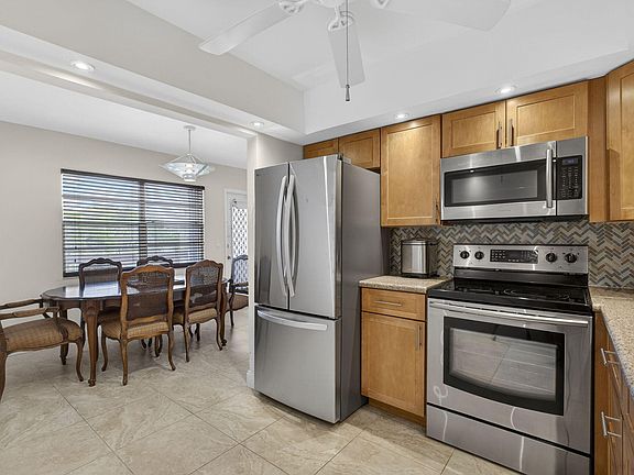 4th image of 361 Wellington J